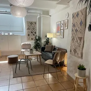 https://hostel-nomad-cave.find-stockholm-hotels.com