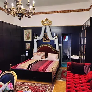 Luxury Near Castle Guest house