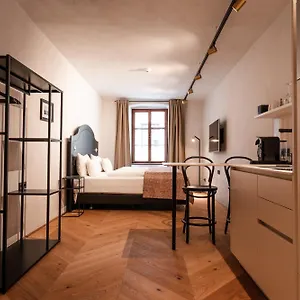 H5 Grauer Baer & , Innsbruck Österreich